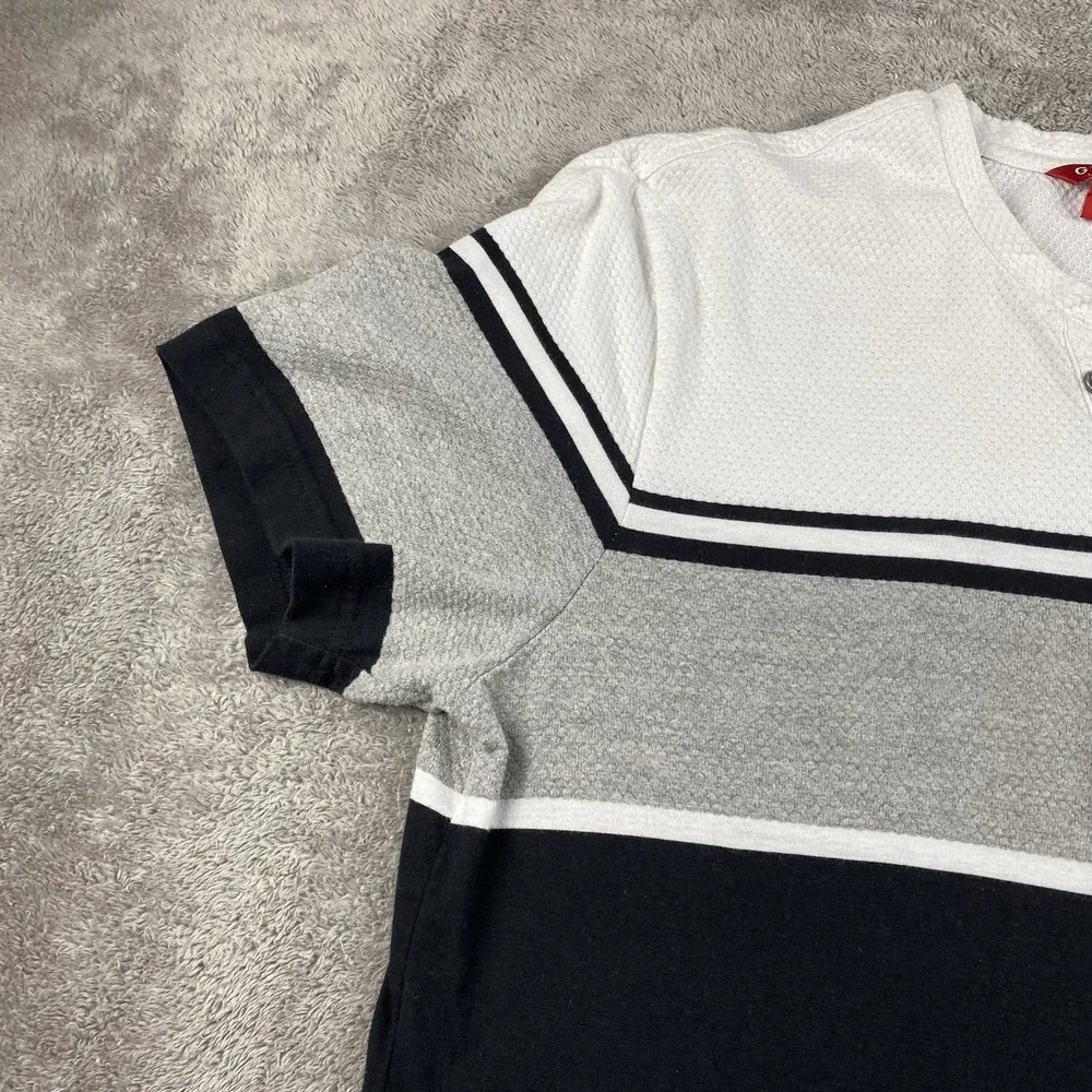 Guess Shirt‎ Small V-Neck Short Sleeve Tee Mens XL White Black - Picture 4 of 16